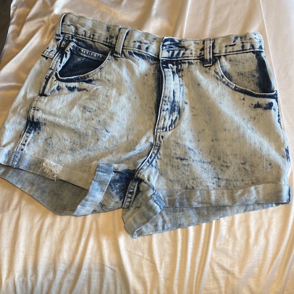 Bleached shorts